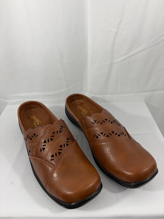 easy street Shoes - NWT Easy Street Women’s Size 8 Brown Slip-On Loafers